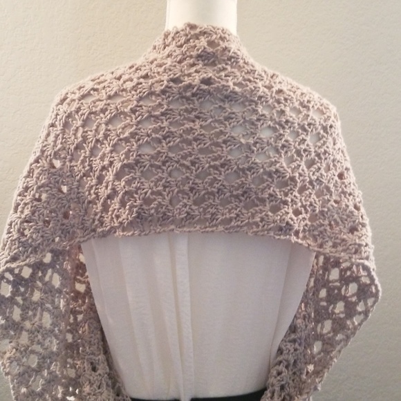 Handmade gray infinity scarf - Picture 5 of 5